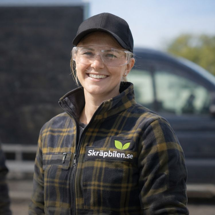 Skräpbil personal redo för bortforsling av avfall